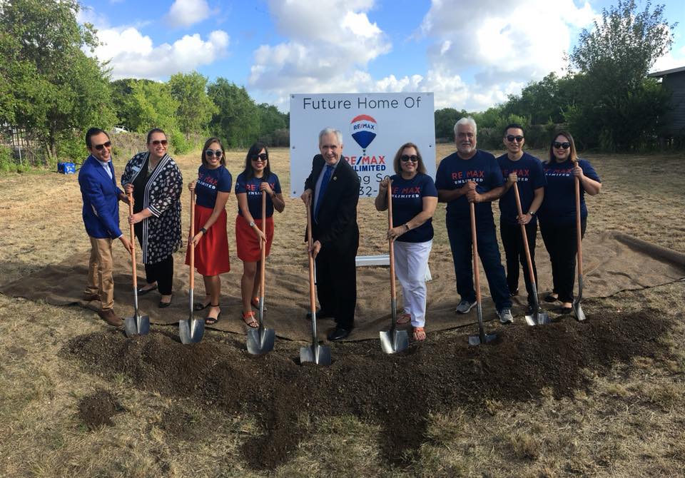 Sara Briseño Gerrish RE/ MAX Real Estate