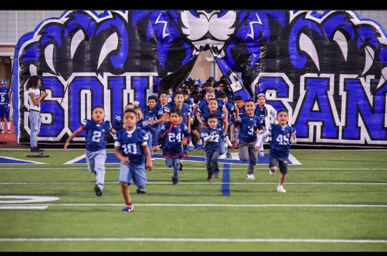 Southside Couple Runs  Youth Sports Program Texas Revolution