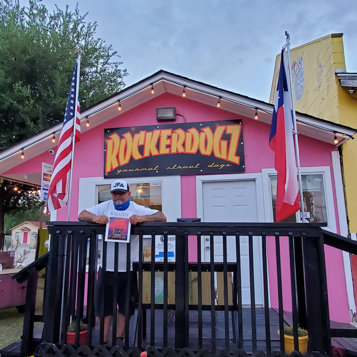 Southside Rocker Dogz puts the “HOT” in Hotdogz