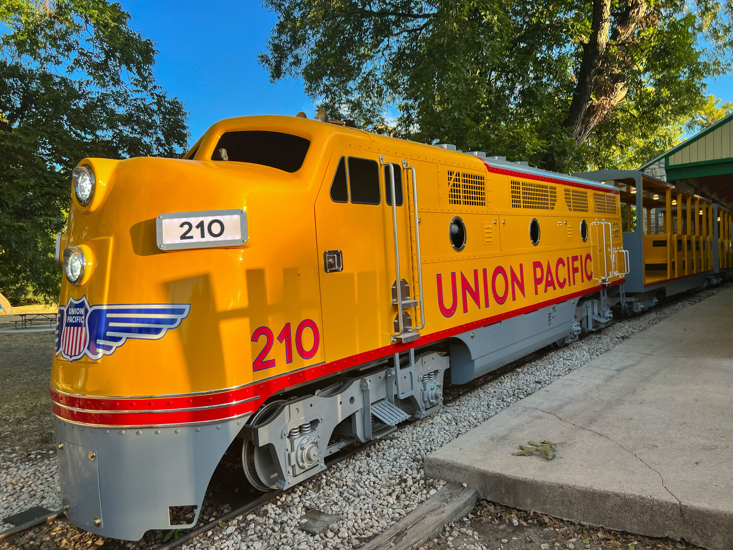 check-out-the-new-choo-choo-at-the-san-antonio-zoo-by-union-pacific