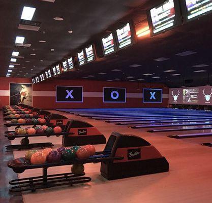 Bowlero Highland Hills