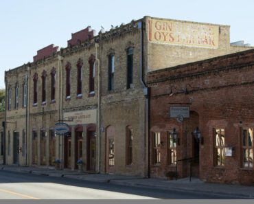 A Bastrop Weekend Getaway: Where to Stay, Eat, and Explore